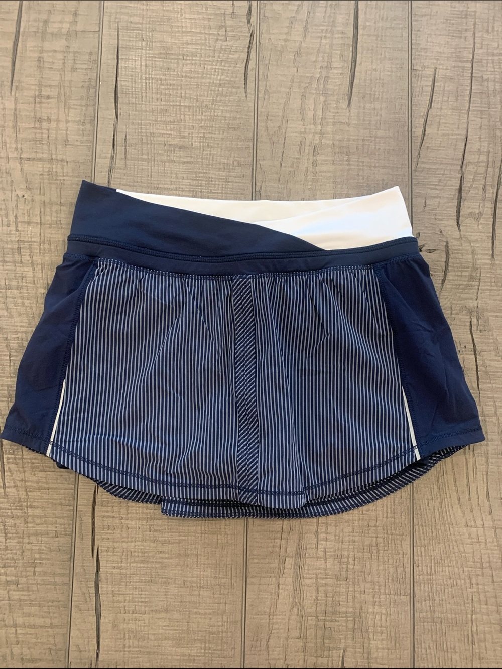 lululemon navy skort with striped inner liner